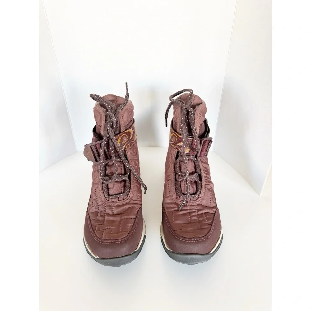NWT Chaco Borealis Quilt Waterproof Boots in Mahogany, Size 6